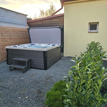 Apartmany Centro & Jacuzzi Piestany Bagian luar foto