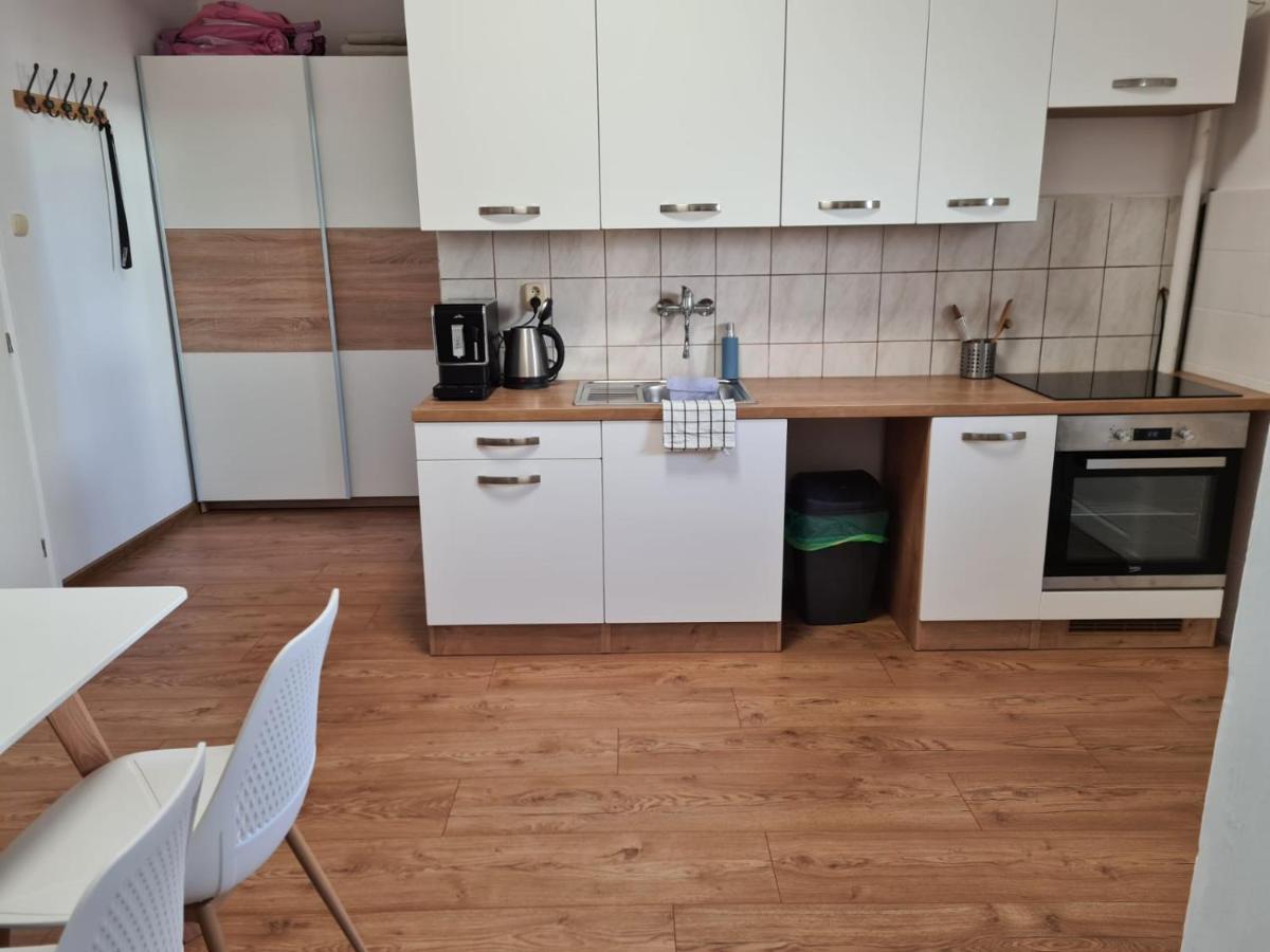 Apartmany Centro & Jacuzzi Piestany Bagian luar foto