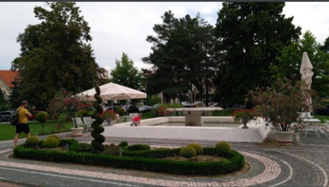 Apartmany Centro & Jacuzzi Piestany Bagian luar foto