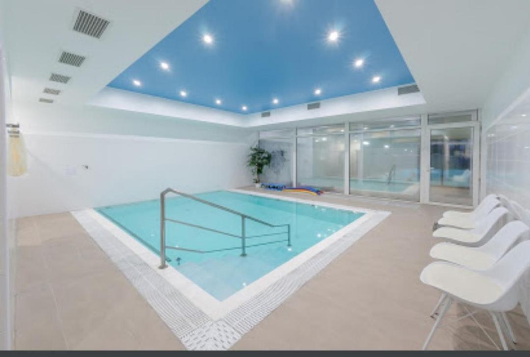 Apartmany Centro & Jacuzzi Piestany Bagian luar foto
