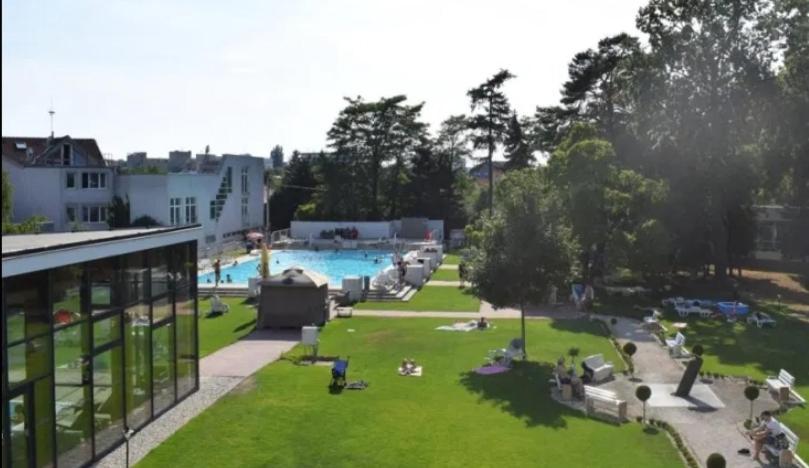 Apartmany Centro & Jacuzzi Piestany Bagian luar foto