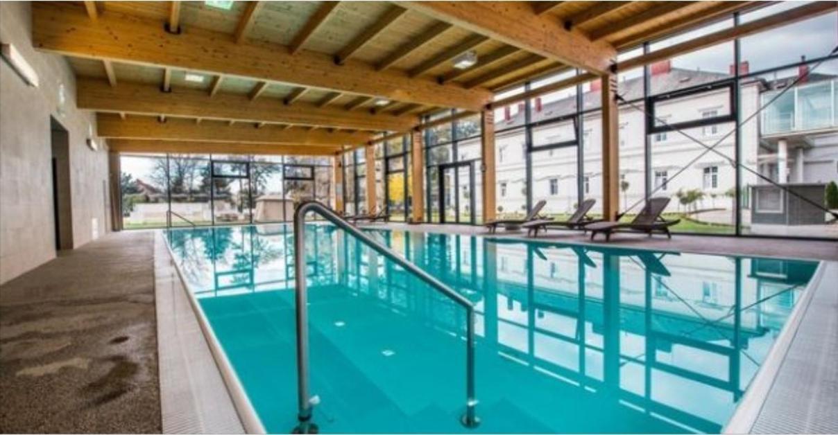 Apartmany Centro & Jacuzzi Piestany Bagian luar foto