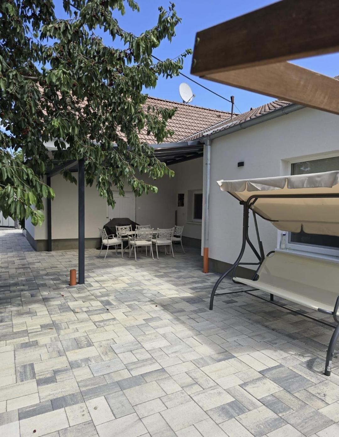 Apartmany Centro & Jacuzzi Piestany Bagian luar foto