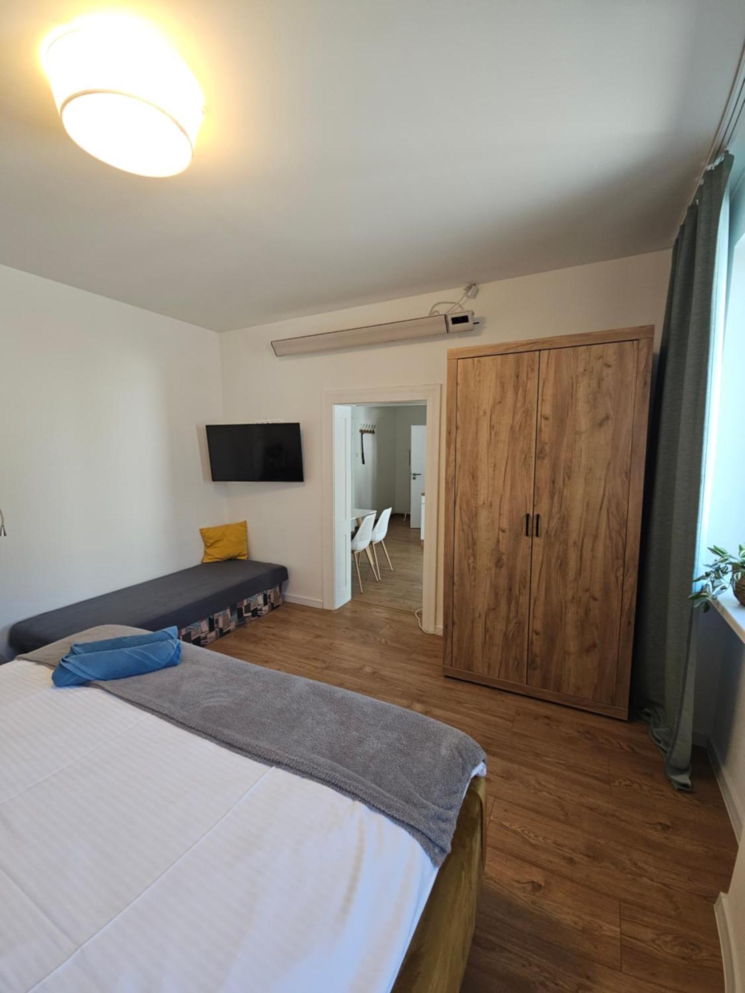 Apartmany Centro & Jacuzzi Piestany Bagian luar foto
