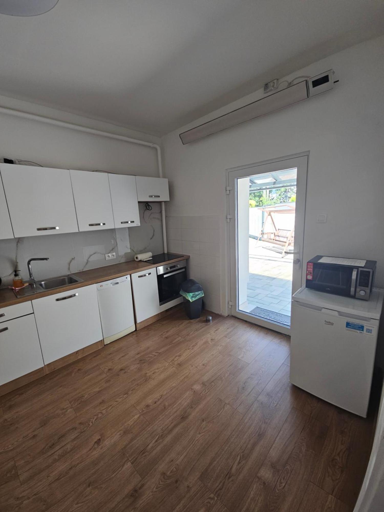 Apartmany Centro & Jacuzzi Piestany Bagian luar foto