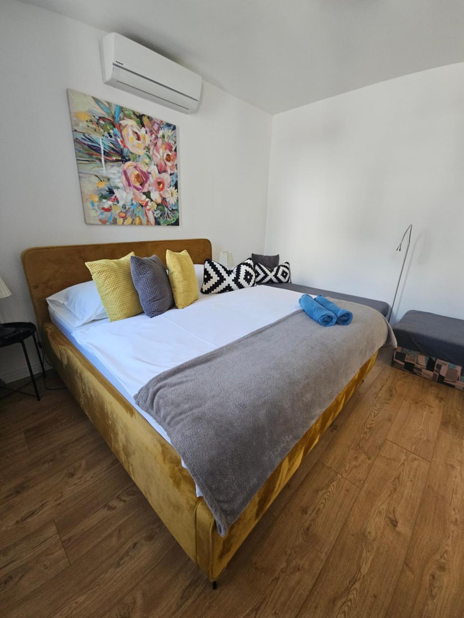 Apartmany Centro & Jacuzzi Piestany Bagian luar foto