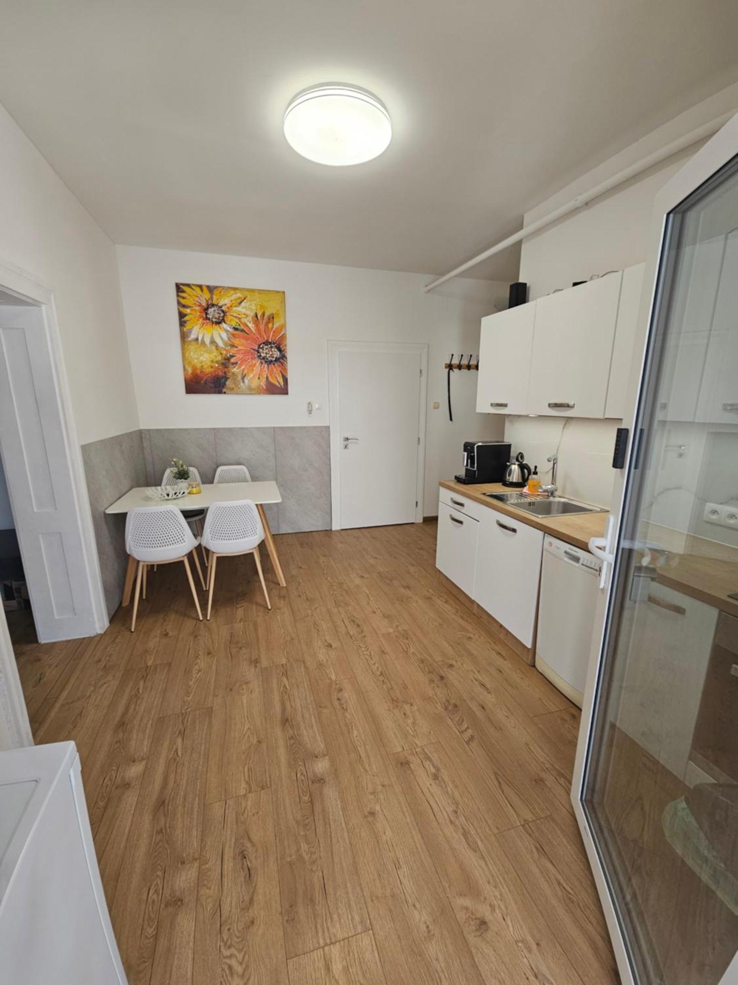 Apartmany Centro & Jacuzzi Piestany Bagian luar foto