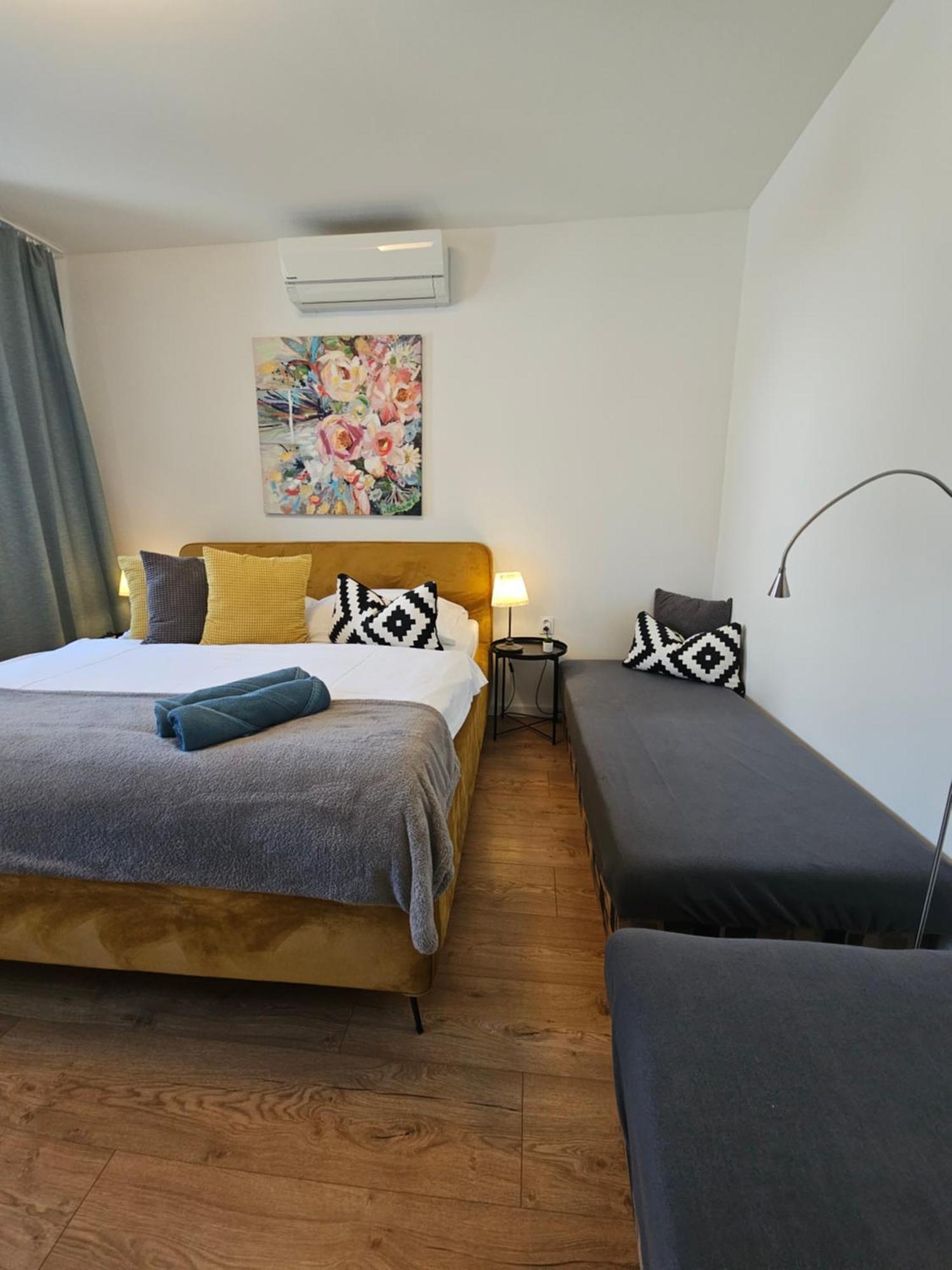 Apartmany Centro & Jacuzzi Piestany Bagian luar foto