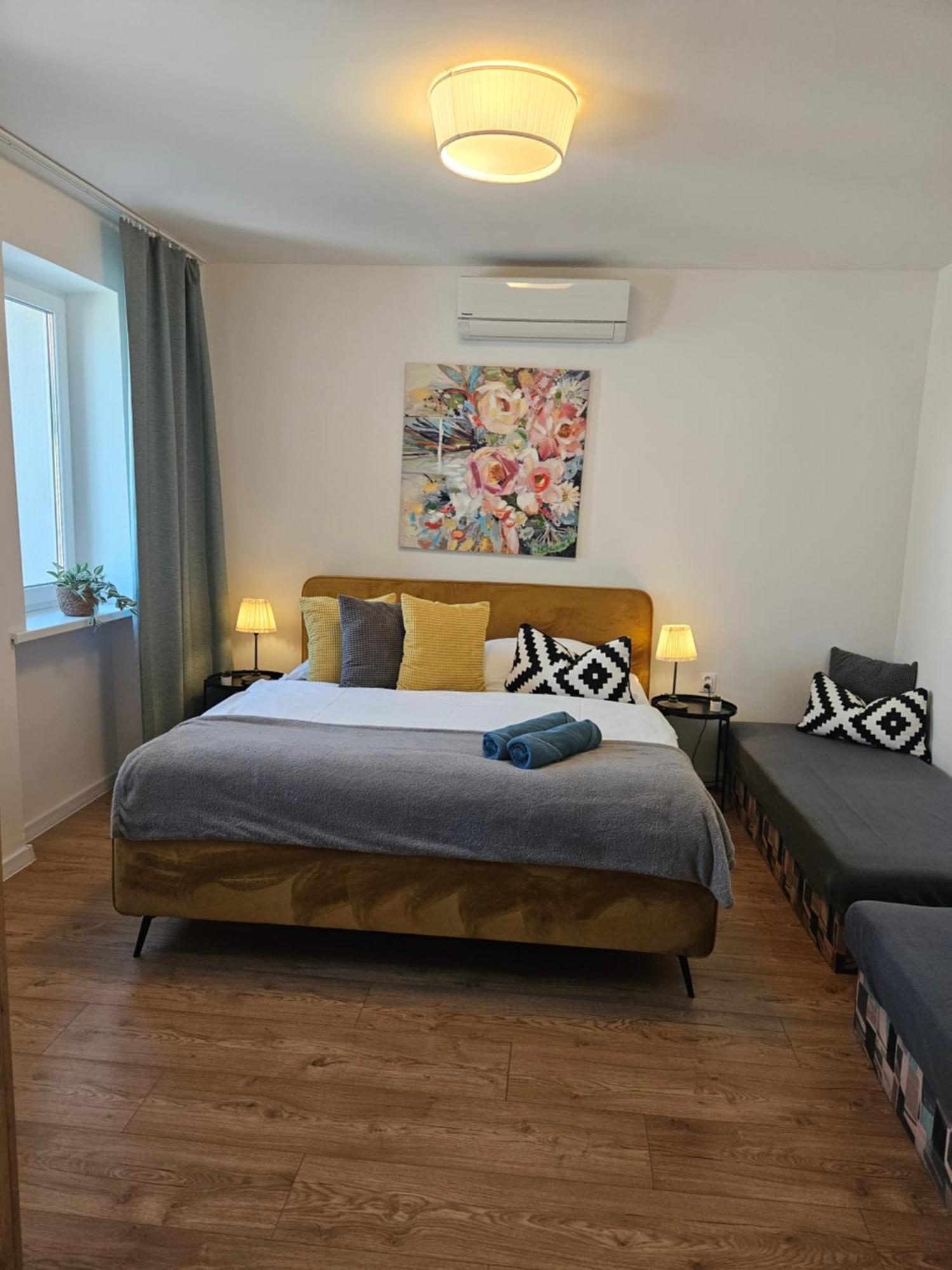 Apartmany Centro & Jacuzzi Piestany Bagian luar foto
