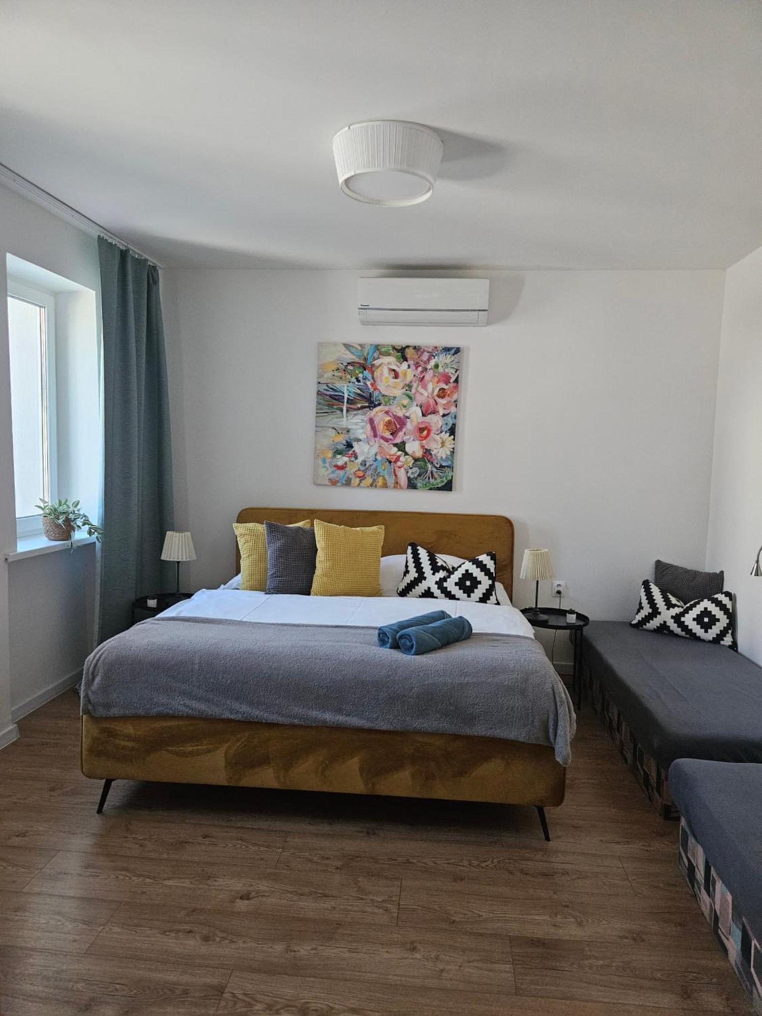 Apartmany Centro & Jacuzzi Piestany Bagian luar foto
