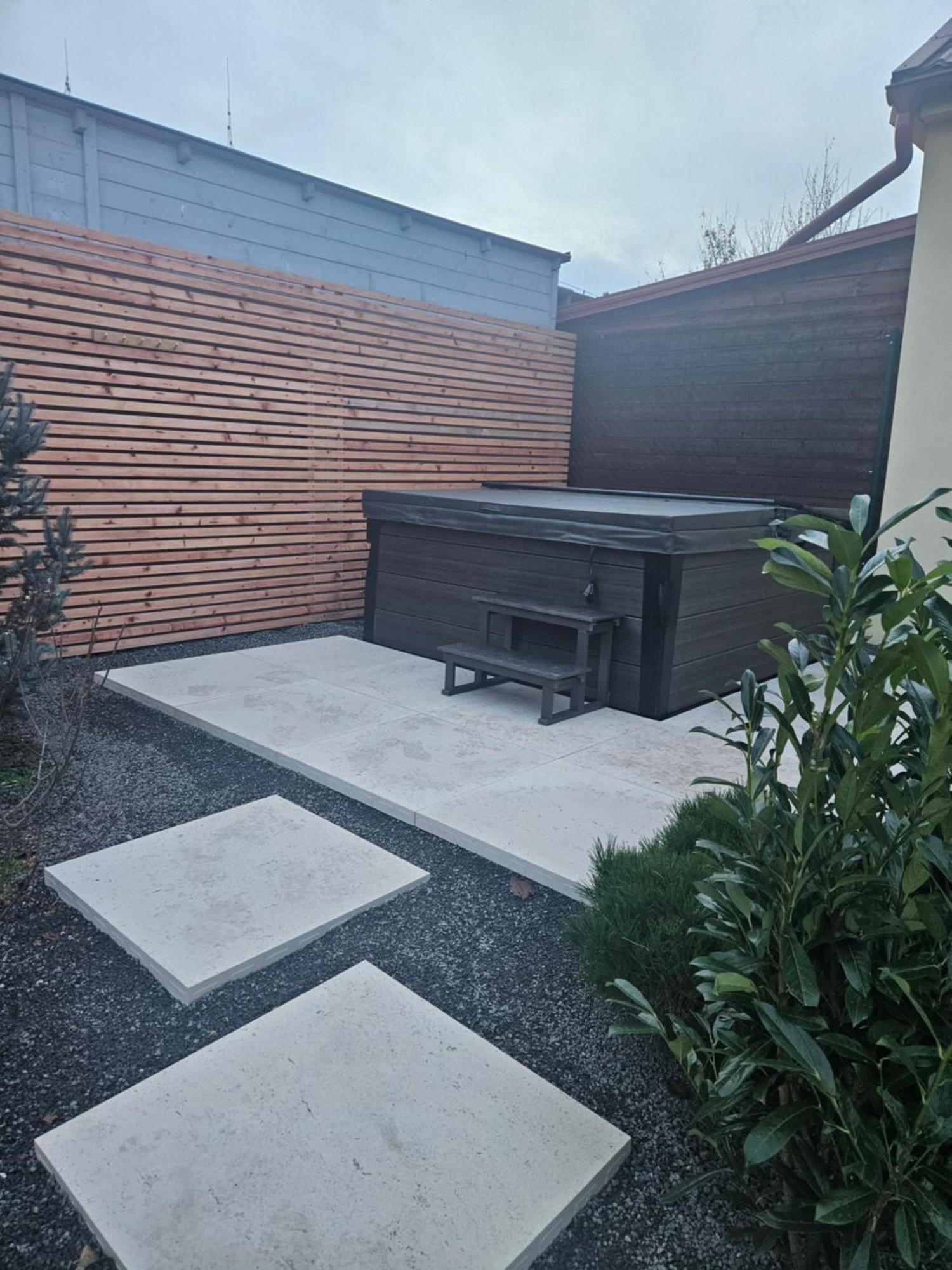 Apartmany Centro & Jacuzzi Piestany Bagian luar foto
